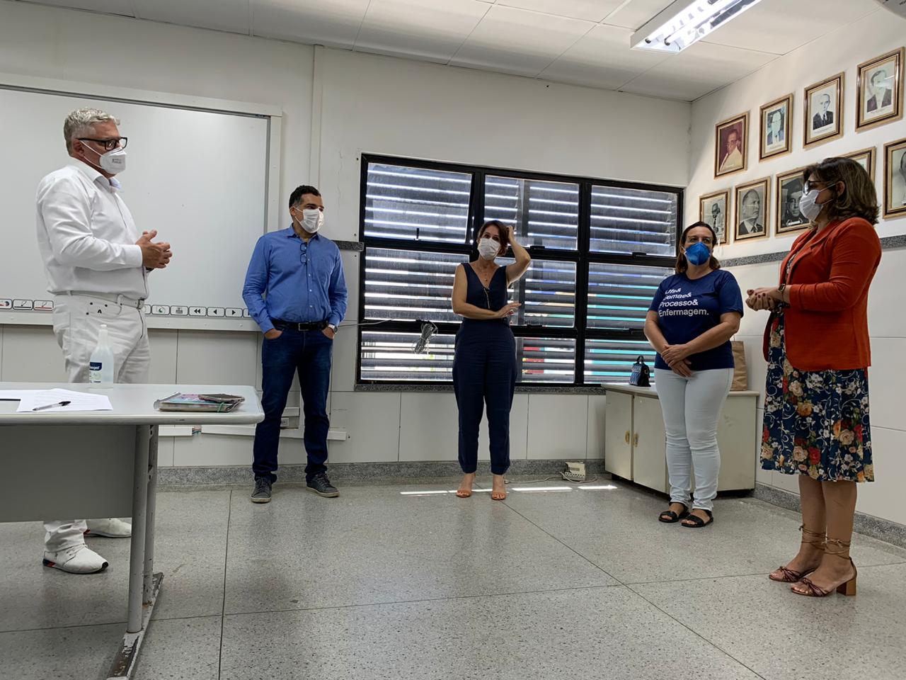 Com a reitora pro tempore, participaram os chefes dos departamentos de Odontologia, Medicina e Enfermagem, e o diretor do CCBS