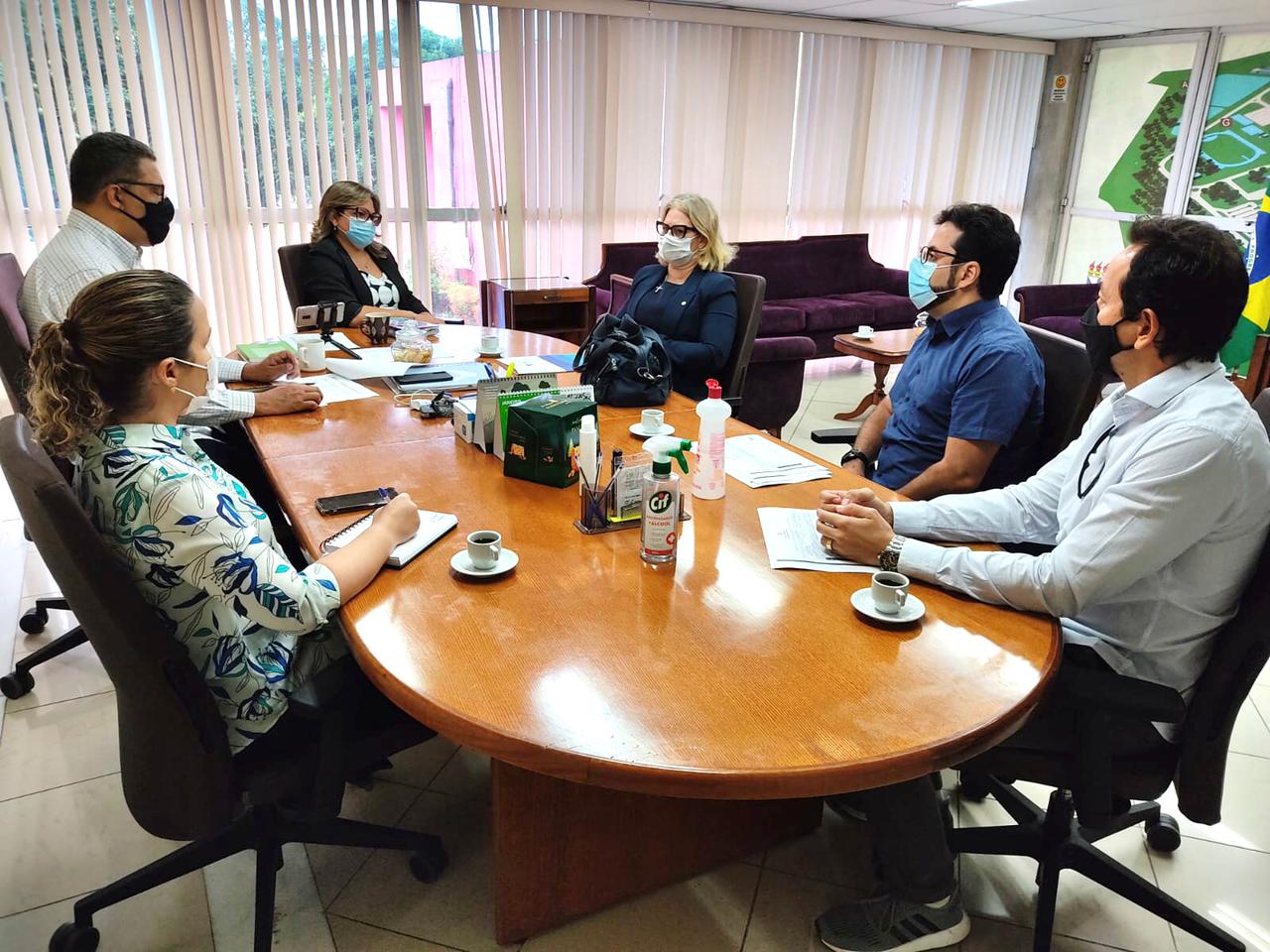 Além do assunto principal, que foi a destinação do prédio, foi aberto um espaço para que a universidade mostrasse como pode colaborar com a SPU. (Foto: Ascom/UFS)